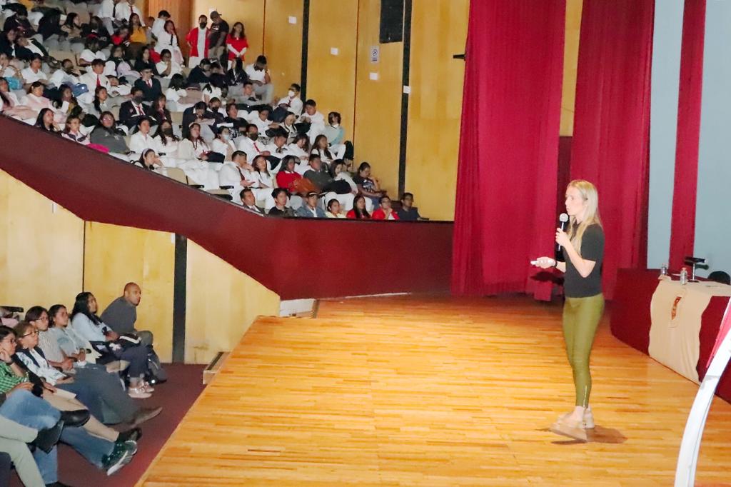 Llevó a cabo UATx seminario sobre virus emergentes